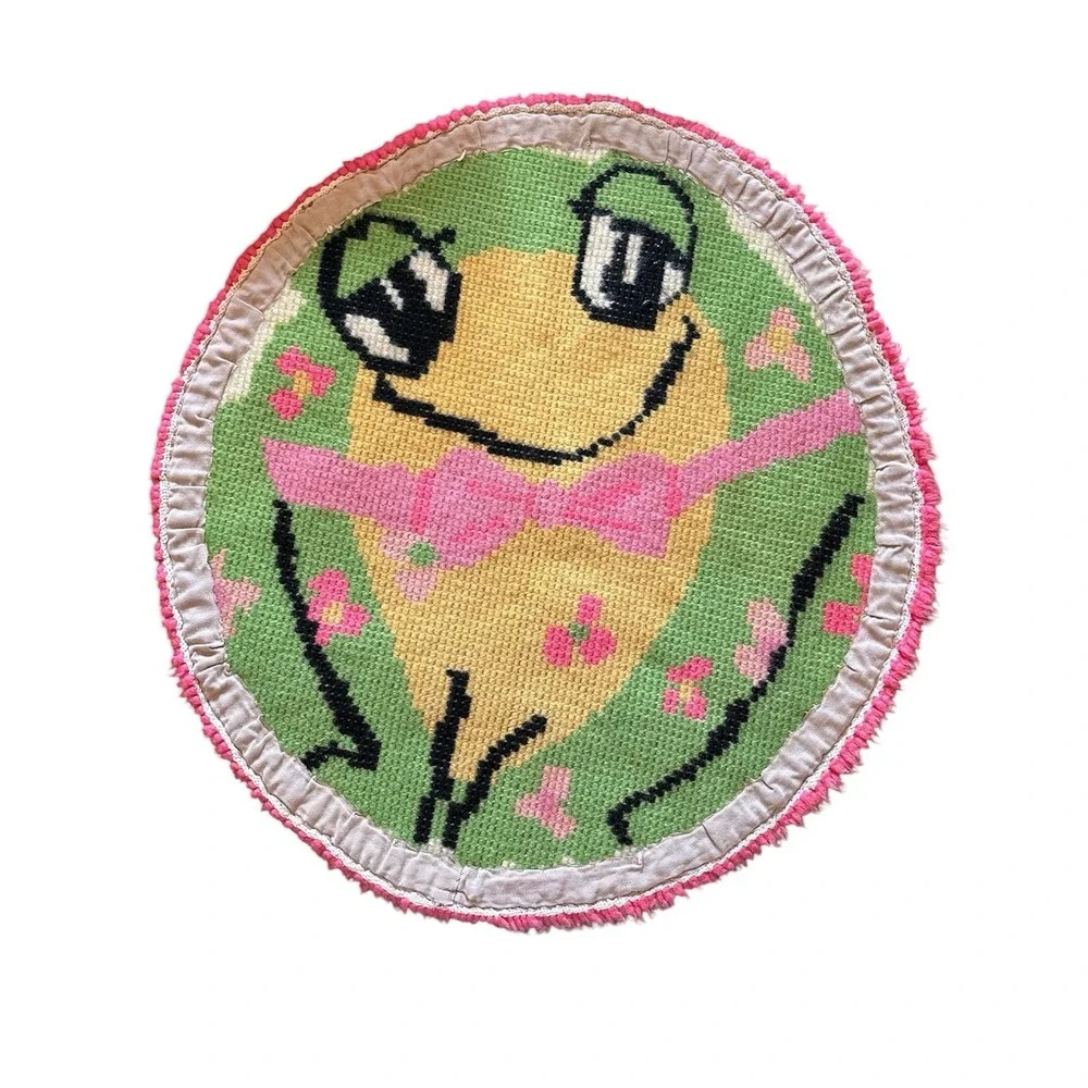 Handmade Tufted Frog Flower round rug vintage